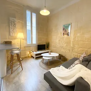 https://le-23-1er-etage.fr-provencehotel.com